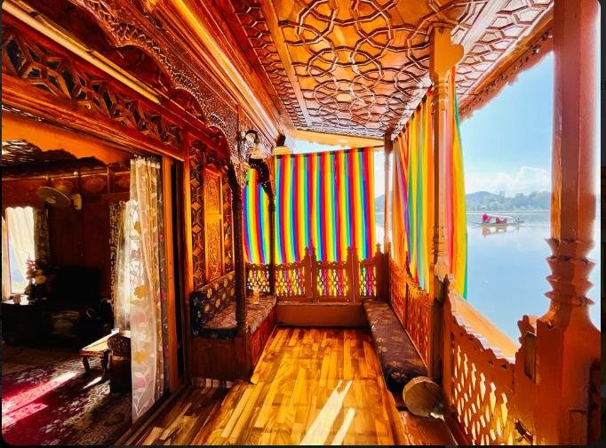 Dilshad Houseboats