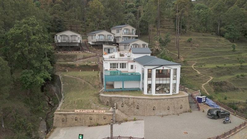 Spellmount - Himalayan View Infinity Pool Resort in Kausani